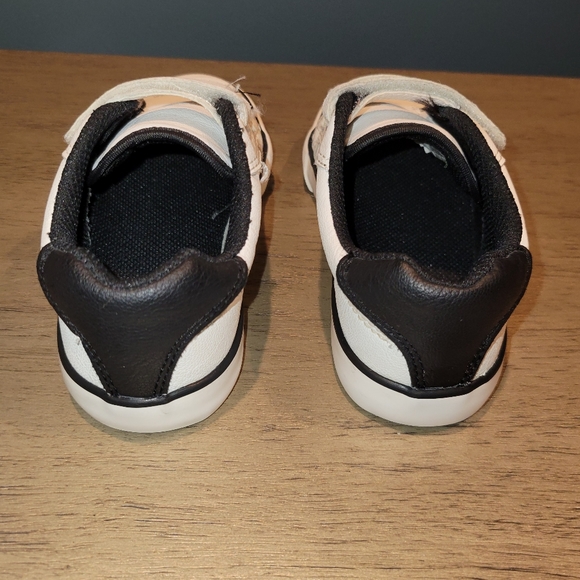 Toddler Children’s Place White Shoes - Picture 4 of 7